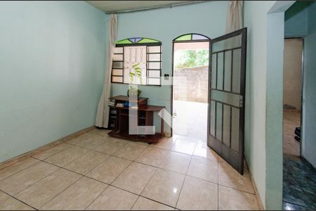 Sala de casa à venda com 6 quartos, 140m² em Dom Bosco, Belo Horizonte