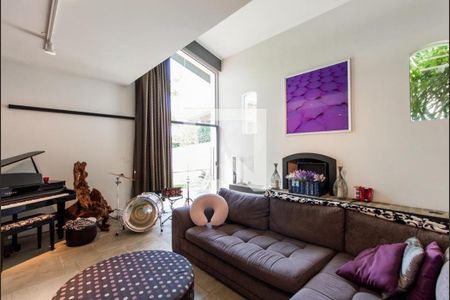 Casa à venda com 4 quartos, 485m² em Vila Sofia, São Paulo