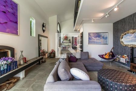 Casa à venda com 4 quartos, 485m² em Vila Sofia, São Paulo