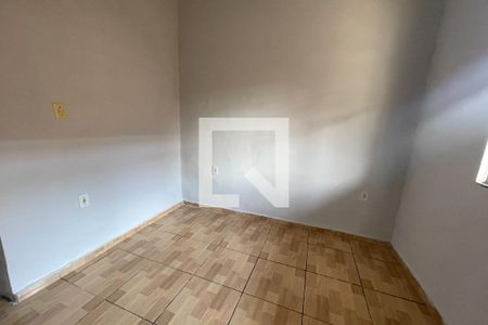 Quarto de casa para alugar com 1 quarto, 40m² em Doutor Laureano, Duque de Caxias