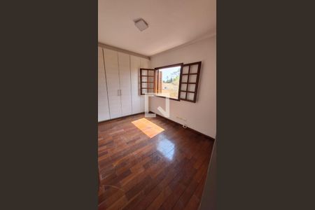 Casa para alugar com 3 quartos, 200m² em Rio Cotia, Cotia