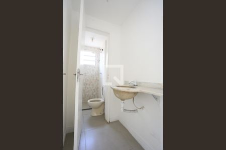 Banheiro de apartamento para alugar com 2 quartos, 54m² em V Leonidas Moreira, São Paulo