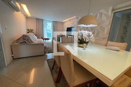 Sala de casa para alugar com 3 quartos, 300m² em Parque Duque, Duque de Caxias