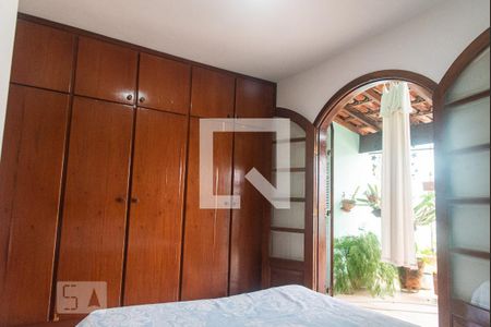 Casa à venda com 3 quartos, 172m² em Jardim Santa Emilia, São Paulo