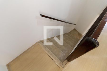 Escada de casa para alugar com 2 quartos, 150m² em Jardim Santa Cruz (sacoma), São Paulo