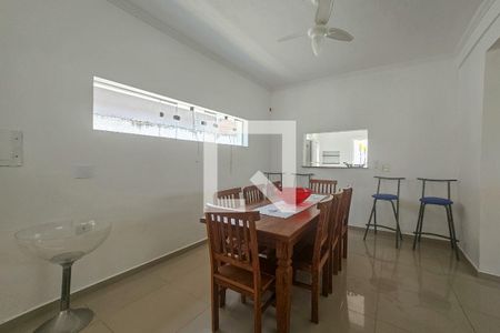 Sala de casa para alugar com 4 quartos, 240m² em Jardim Tres Marias, Guarujá