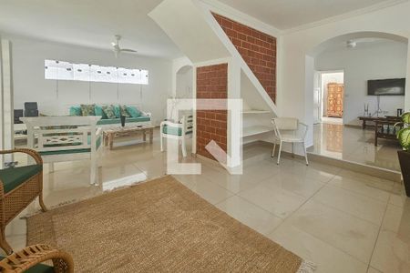 Sala de casa para alugar com 4 quartos, 240m² em Jardim Tres Marias, Guarujá