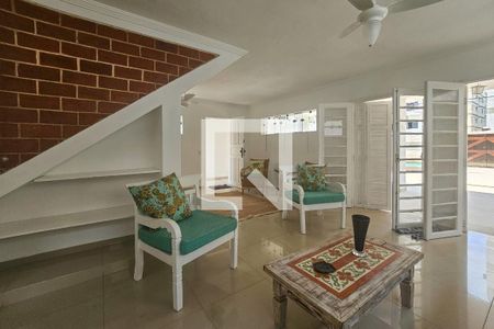 Sala de casa para alugar com 4 quartos, 240m² em Jardim Tres Marias, Guarujá