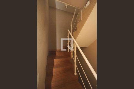 Escada de casa à venda com 3 quartos, 165m² em Jardim Ana Rosa, São Paulo