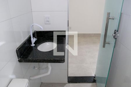 Banheiro de kitnet/studio para alugar com 1 quarto, 55m² em Santa Genoveva, Goiânia