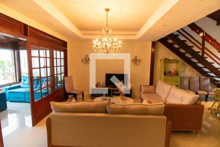 Sala de casa de condomínio à venda com 3 quartos, 380m² em Piratininga, Niterói