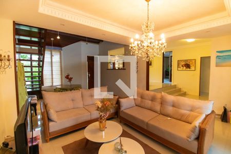 Sala de casa de condomínio à venda com 3 quartos, 380m² em Piratininga, Niterói