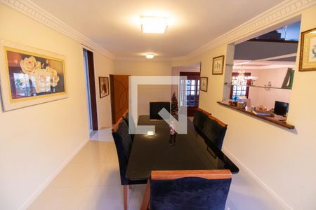 Sala de casa de condomínio à venda com 3 quartos, 380m² em Piratininga, Niterói