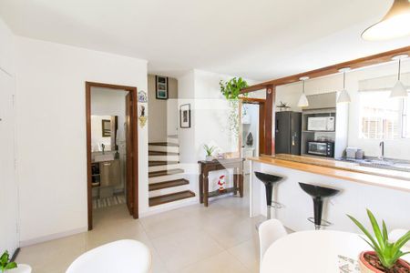 Sala de casa de condomínio à venda com 3 quartos, 94m² em Fátima, Canoas