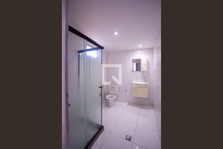 Banheiro de apartamento para alugar com 1 quarto, 60m² em Porto Novo, São Gonçalo