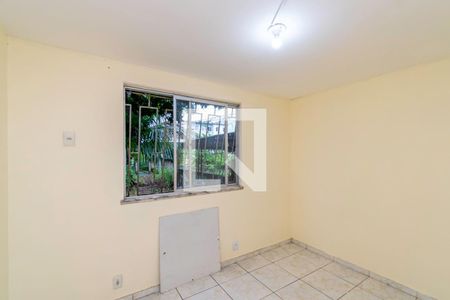 Quarto 2 de apartamento para alugar com 2 quartos, 50m² em Cordovil, Rio de Janeiro
