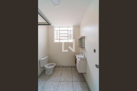 Banheiro Térreo de casa à venda com 3 quartos, 290m² em Jardim Santo André, Santo André