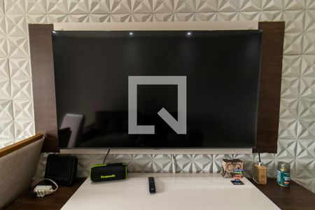 Detalhe da sala de apartamento para alugar com 1 quarto, 55m² em Vila Tupi, Praia Grande