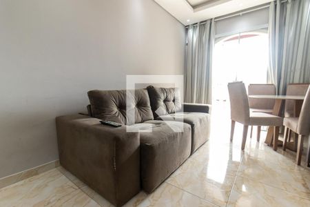 Detalhe da sala de apartamento para alugar com 1 quarto, 55m² em Vila Tupi, Praia Grande