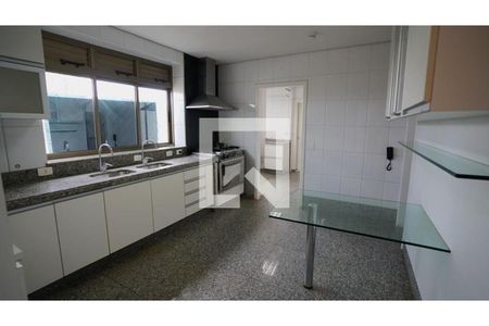 Apartamento para alugar com 4 quartos, 240m² em Belvedere, Belo Horizonte