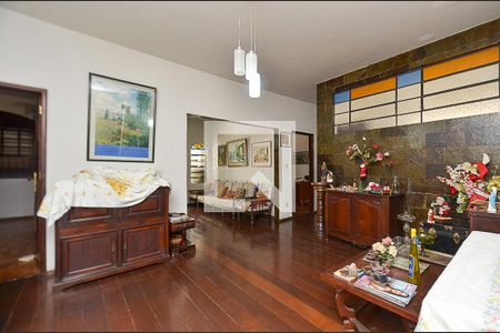 Sala 2 de casa para alugar com 5 quartos, 316m² em Sagrada Família, Belo Horizonte