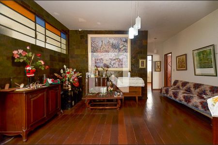 Sala 2 de casa para alugar com 5 quartos, 316m² em Sagrada Família, Belo Horizonte