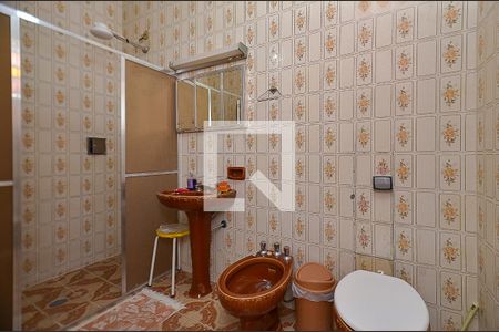 Banheiro Suíte 1 de casa para alugar com 5 quartos, 316m² em Sagrada Família, Belo Horizonte