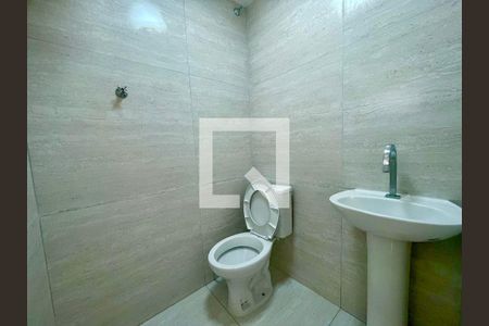 Banheiro de casa para alugar com 1 quarto, 60m² em Camargos, Guarulhos