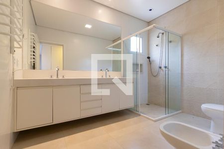 Banheiro da suíte 1 de casa de condomínio à venda com 4 quartos, 350m² em Mont Blanc Résidence, Campinas