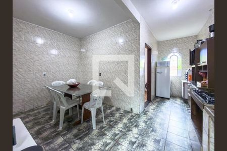 Cozinha - 2º Piso de casa à venda com 6 quartos, 201m² em Conjunto Confisco, Contagem