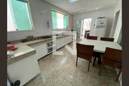 Casa para alugar com 3 quartos, 292m² em Ouro Preto, Belo Horizonte