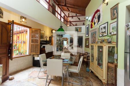 sala de casa de condomínio à venda com 4 quartos, 400m² em Retiro do Chale, Brumadinho