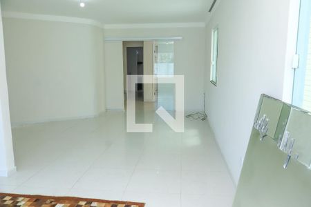 Casa para alugar com 4 quartos, 320m² em Piatã, Salvador