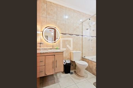 Banheiro da Suíte de casa à venda com 4 quartos, 154m² em Parque Peruche, São Paulo