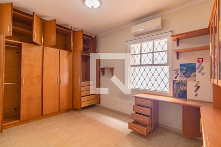 Casa para alugar com 3 quartos, 332m² em Chácara Inglesa, São Paulo