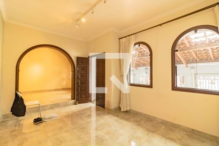 Casa para alugar com 3 quartos, 332m² em Chácara Inglesa, São Paulo