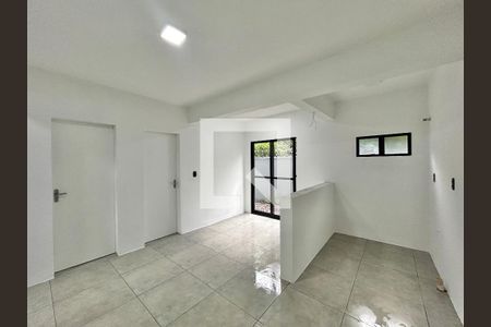 Sala - Cozinha de apartamento para alugar com 2 quartos, 42m² em Rondônia, Novo Hamburgo