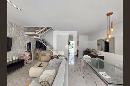 Sala de casa de condomínio à venda com 3 quartos, 130m² em Vila Sofia, São Paulo