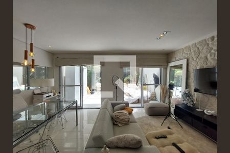 Sala de casa de condomínio à venda com 3 quartos, 130m² em Vila Sofia, São Paulo