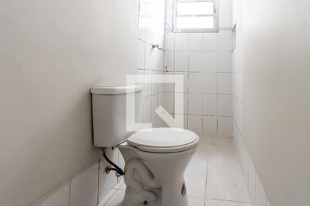 Banheiro de kitnet/studio para alugar com 1 quarto, 22m² em Água Branca, São Paulo