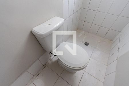 Banheiro de kitnet/studio para alugar com 1 quarto, 22m² em Água Branca, São Paulo