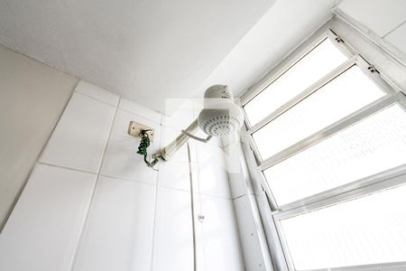 Banheiro de kitnet/studio para alugar com 1 quarto, 22m² em Água Branca, São Paulo