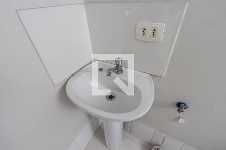 Banheiro de kitnet/studio para alugar com 1 quarto, 22m² em Água Branca, São Paulo