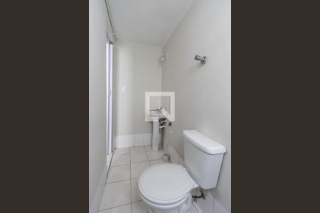 Banheiro de kitnet/studio para alugar com 1 quarto, 22m² em Água Branca, São Paulo