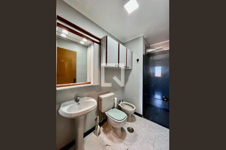 Banheiro de apartamento à venda com 3 quartos, 77m² em Taquaral, Campinas