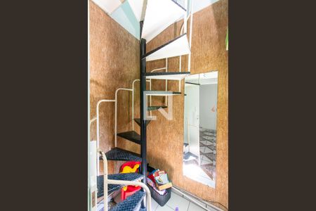 Escada de casa para alugar com 3 quartos, 250m² em Jardim Tiete, São Paulo