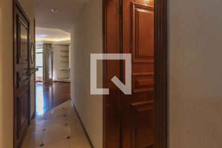 Corredor de apartamento à venda com 5 quartos, 182m² em Itaim Bibi, São Paulo