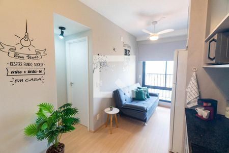 Sala/Cozinha de kitnet/studio para alugar com 1 quarto, 28m² em Mirandópolis, São Paulo