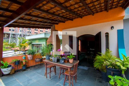 Casa à venda com 4 quartos, 200m² em Vila Scarpelli, Santo André