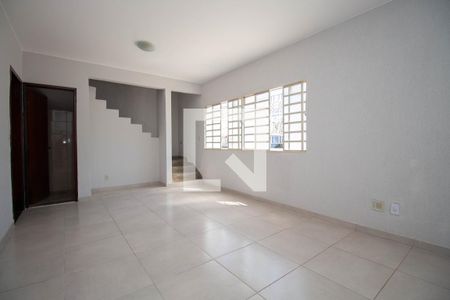 Sala 1 de casa para alugar com 4 quartos, 280m² em Taguatinga Sul (taguatinga), Brasília